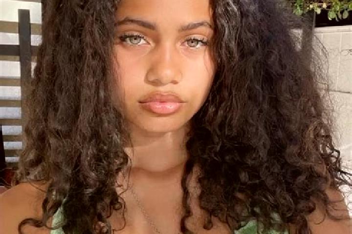 Clara, 24, a red green-eyed mixed companion based in Brifu. Offering 69, Prostate Massage, Deep French Kissing. Available for incall and outcall, day and eve...