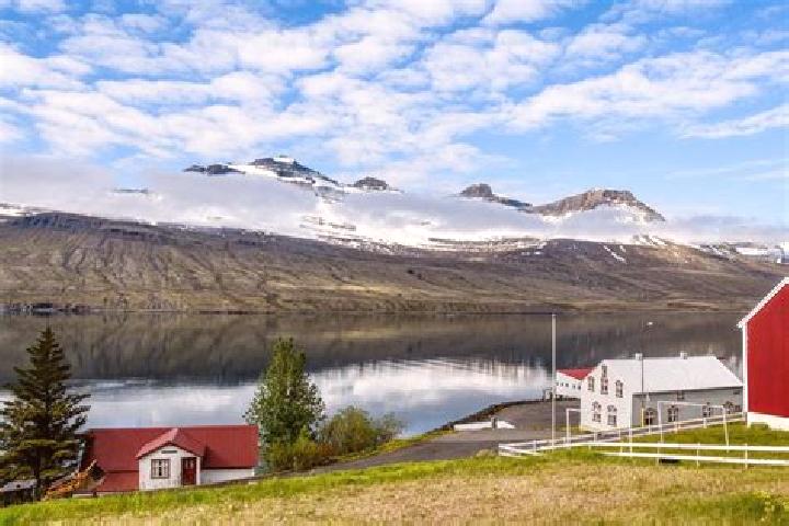 Clara, 24 — Escort in Faskrudsfjoerdur, Iceland