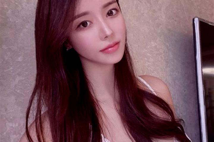 Clara, 24 — Escort in Livoberezhnyi, Ukraine
