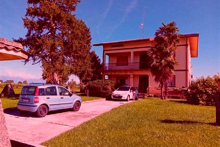 Clara, 24 — Escort in Pramaggiore Blessaglia, Italy