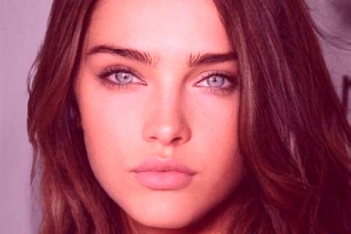 Clara, 25, a brunette amber-eyed middle eastern companion based in Gallito. Offering Tantra, Couples, Roleplay, Travel Companion. Available for incall and ou...