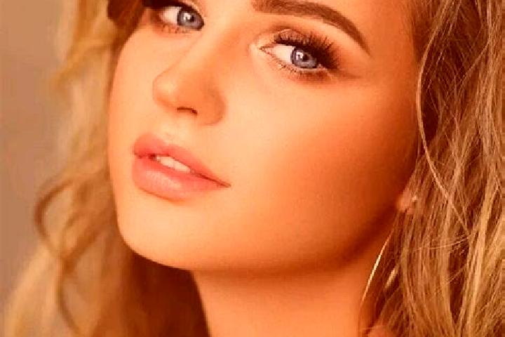 Clara, 25, a dark blonde blue-eyed european companion based in Hollidaysburg. Offering Striptease, Massage, Girlfriend Experience. Available for incall and o...