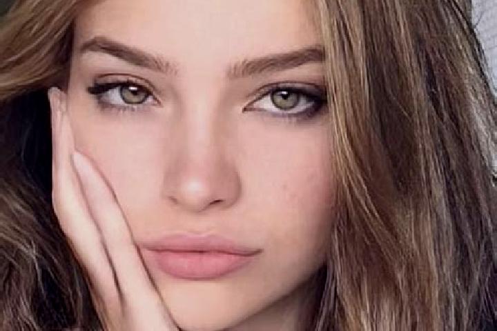 Clara, 25, a red hazel-eyed latina companion based in Cavalaire-sur-Mer. Offering Party Girl, Roleplay, 69. Available for incall and outcall, day and evening...