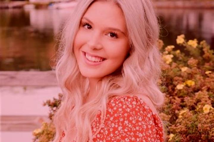 Clara, 25 — Escort in Laconia, United States