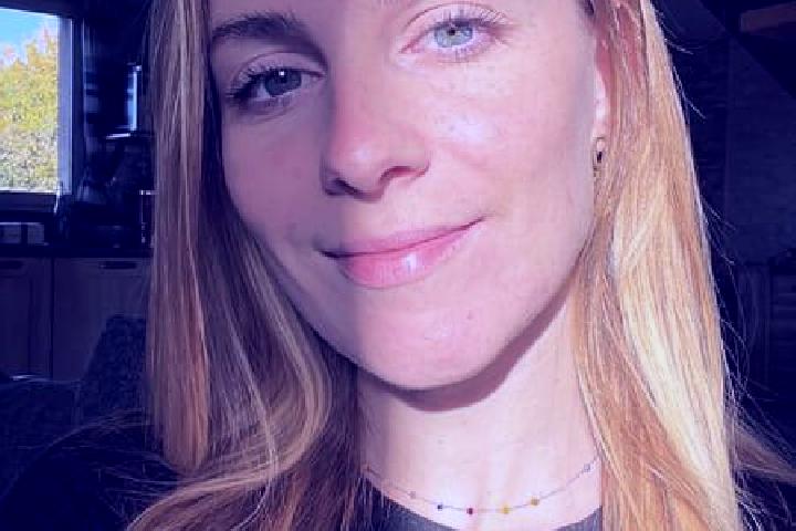 Clara, 25 — Escort in Pissy-Poville, France