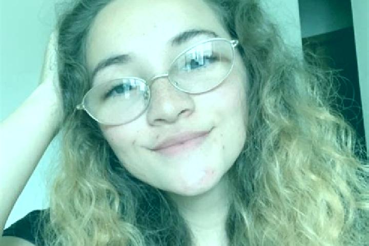 Clara, 25 — Escort in Waldron, United States