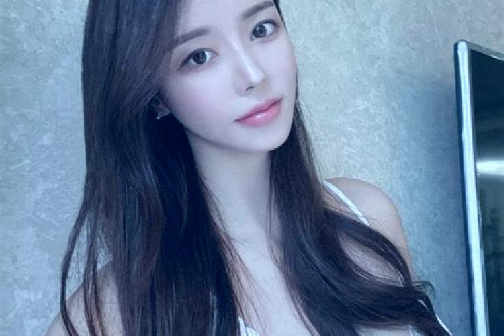 Clara, 25 — Escort in Xiaohemiao, China