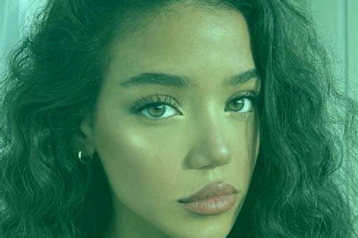 Clara, 26, a black brown-eyed caribbean companion based in Osterburg. Offering Fetish, Travel Companion, Dinner Date. Available for incall and outcall, day a...