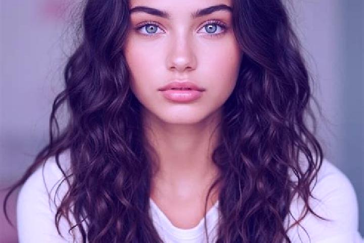Clara, 26, a brunette blue-eyed mediterranean companion based in Arnesano. Offering Striptease, BDSM, Tantra. Available for incall and outcall, day and eveni...