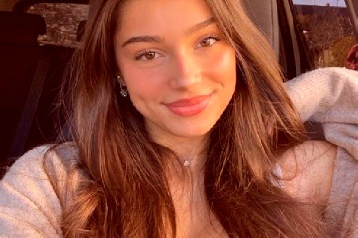 Clara, 26, a brunette blue-eyed mixed companion based in Muhen. Offering Tantra, Deep French Kissing, Prostate Massage, BDSM. Available for incall and outcal...