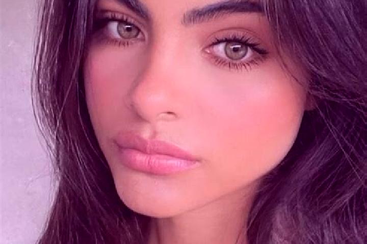 Clara, 26, a brunette green-eyed indian companion based in Welle. Offering Prostate Massage, Tantra, Travel Companion, Massage, GFE. Available for incall and...