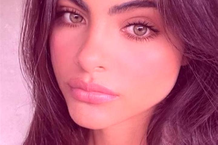 Clara, 26, a brunette green-eyed slavic companion based in La Suiza. Offering Girlfriend Experience, Deep French Kissing, GFE. Available for incall and outca...