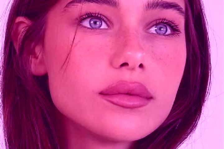 Clara, 26, a brunette grey-eyed latina companion based in Sabanalarga. Offering A-Level, GFE, Roleplay. Available for incall and outcall, day and evening dates.