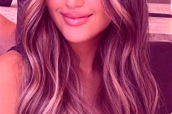 Clara, 26, a dark blonde brown-eyed caucasian companion based in Mariuta. Offering CIM, Couples, Massage, Deep French Kissing. Available for incall and outca...