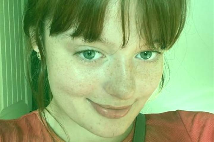 Clara, 26, a red brown-eyed mediterranean companion based in Charleville. Offering Tantra, Couples, BDSM, Fetish. Available for incall and outcall, day and e...