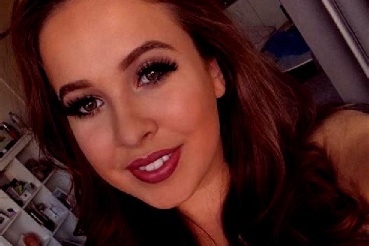 Clara, 26, a red dark-eyed european companion based in Kecsked. Offering Dinner Date, Deep French Kissing, Massage. Available for incall and outcall, day and...