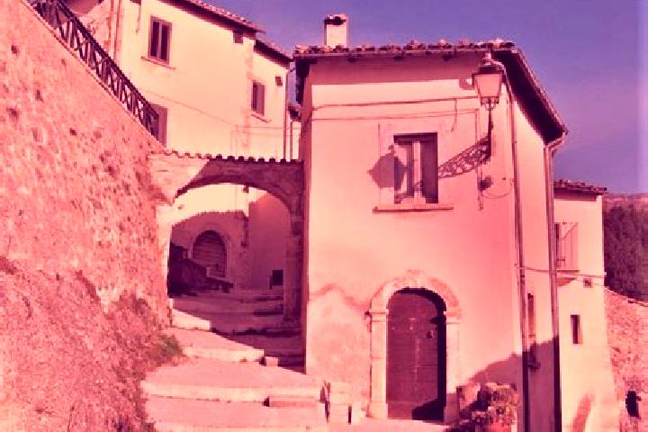 Clara, 26 — Escort in Castel di Ieri, Italy