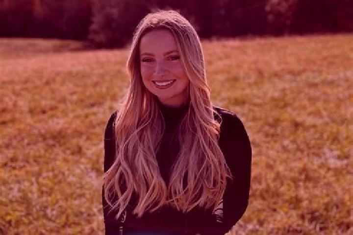 Clara, 26 — Escort in Coker, United States