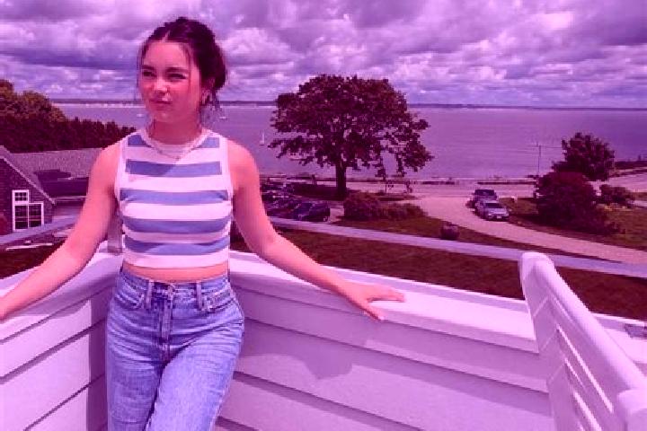 Clara, 26 — Escort in Landry, France