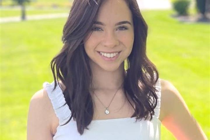 Clara, 26 — Escort in McClellan Park, United States