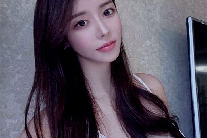 Clara, 26 — Escort in Yanglingou, China