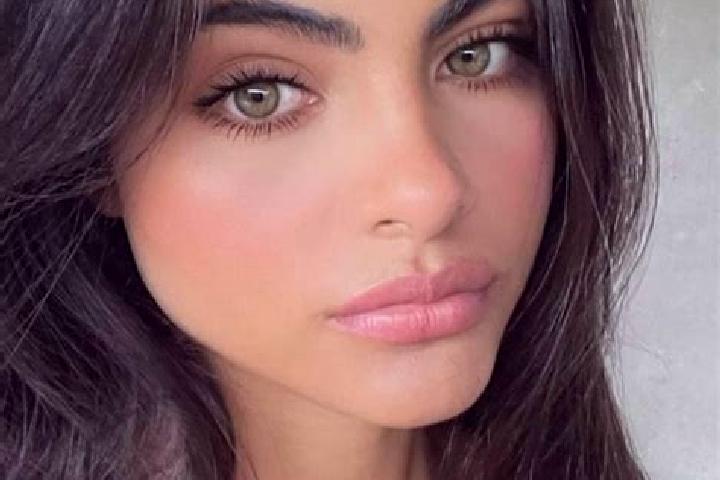 Clara, 27, a black hazel-eyed european companion based in Chamerau. Offering Striptease, GFE, Prostate Massage, Deep French Kissing. Available for incall and...