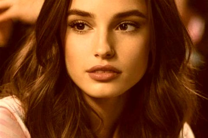 Clara, 27, a brunette brown-eyed indian companion based in Mukhorshibir . Offering Massage, Party Girl, Girlfriend Experience, Domination. Available for inca...