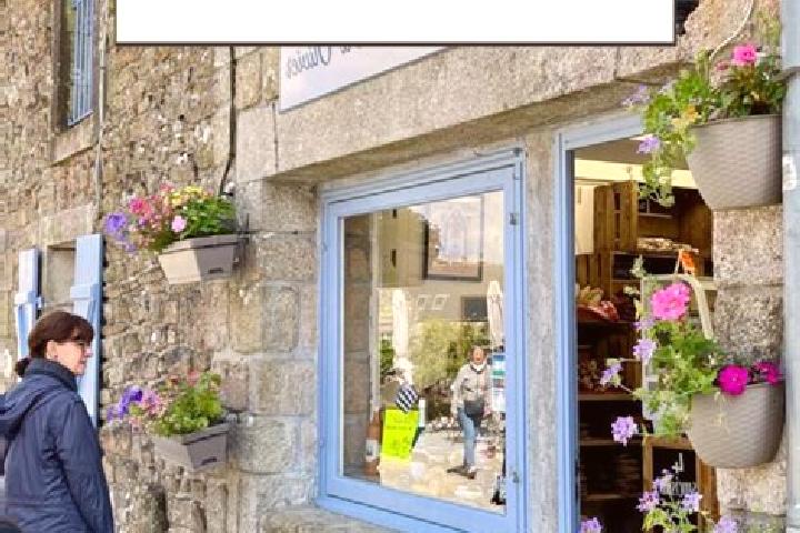 Clara, 27 — Escort in Locronan, France