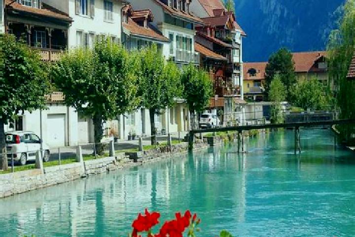 Clara, 27 — Escort in Mezieres, Switzerland