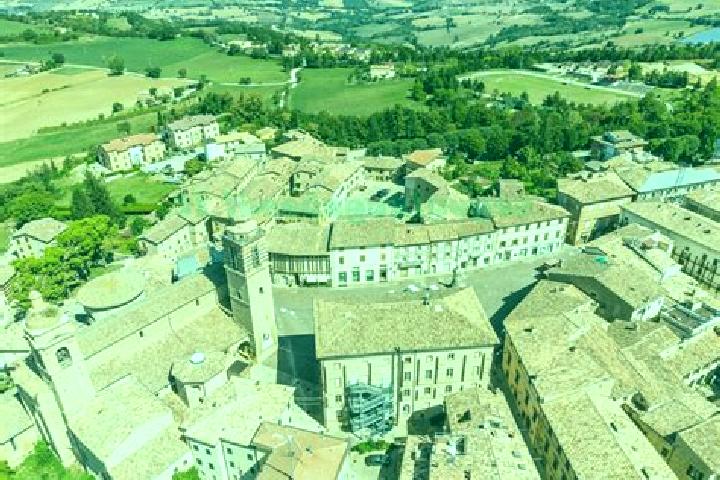 Clara, 27 — Escort in San Ginesio, Italy