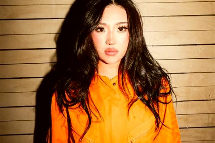 Clara, 27 — Escort in Shwe Lin Ban, Myanmar