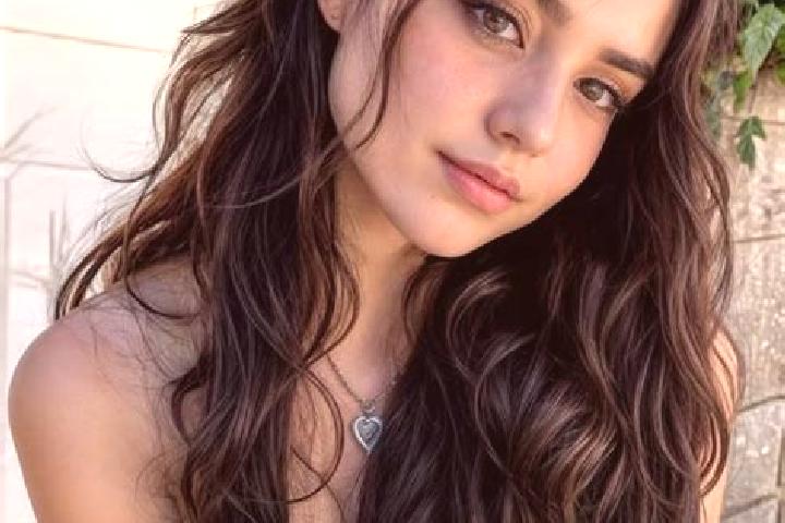 Clara, 28, a auburn amber-eyed middle eastern companion based in Beganjing. Offering Girlfriend Experience, Tantra. Available for incall and outcall, overnig...