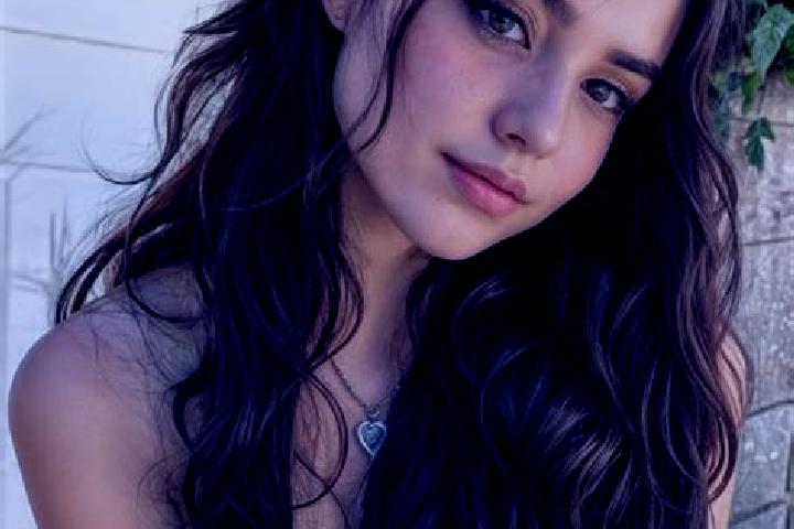 Clara, 28, a auburn hazel-eyed middle eastern companion based in Lalgudi. Offering Domination, Roleplay, Girlfriend Experience, Massage. Available for incall...