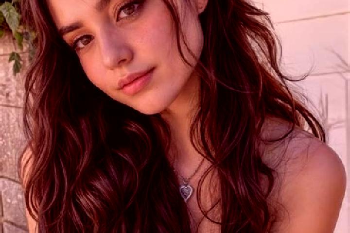 Clara, 28, a black hazel-eyed middle eastern companion based in Shuanglonghu. Offering Overnight, Girlfriend Experience, Duos, Roleplay. Available for incall...