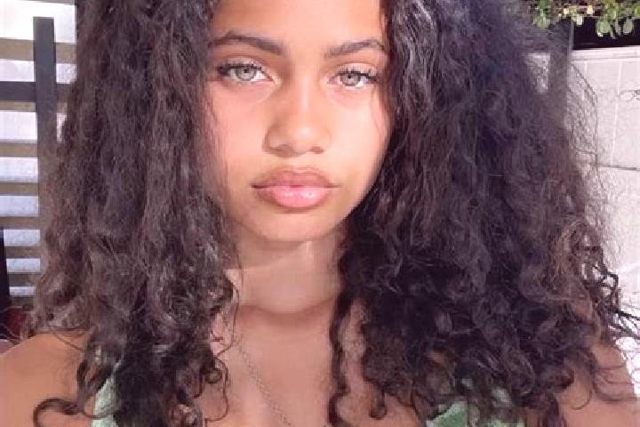 Clara, 28, a chestnut green-eyed mixed companion based in Malterdingen. Offering Massage, Striptease, Party Girl, CIM, Duos. Available for incall and outcall...