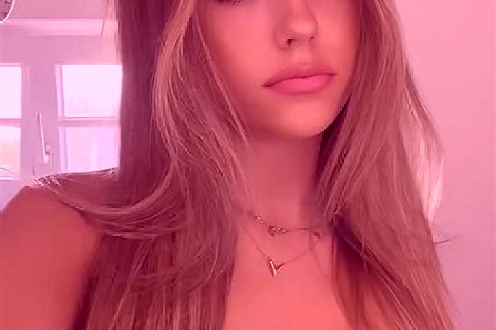 Clara, 28, a dark blonde brown-eyed middle eastern companion based in Cenlle. Offering Couples, A-Level, Roleplay, Deep French Kissing, Dinner Date. Availabl...
