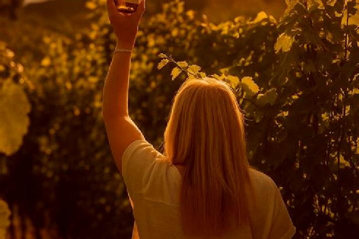 Clara, 28 — Escort in Mittelwihr, France