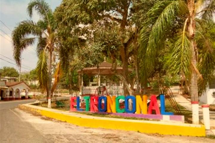 Clara, 28 — Escort in Tronconal, Mexico