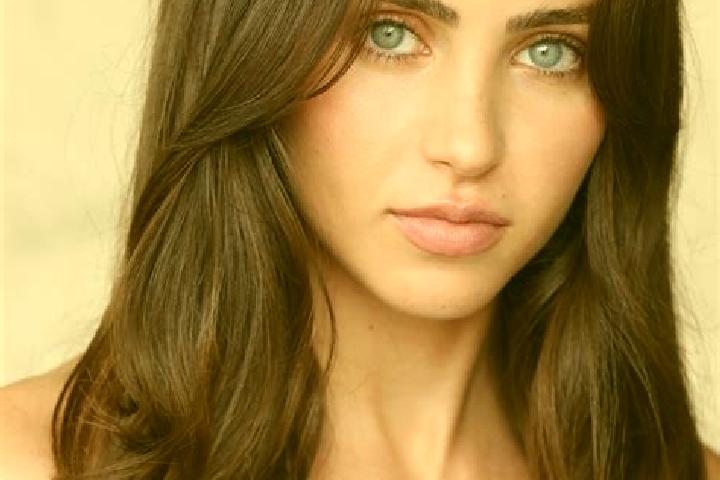 Clara, 29, a auburn brown-eyed caribbean companion based in Chomutov. Offering Travel Companion, OWO. Available for incall and outcall, day and evening dates.