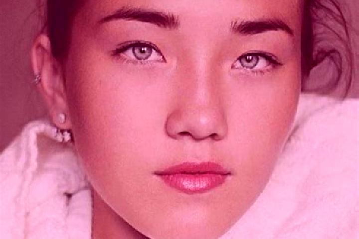 Clara, 29, a red blue-eyed asian companion based in Quevreville-la-Poterie. Offering CIM, 69, OWO. Available for incall and outcall, day and evening dates.