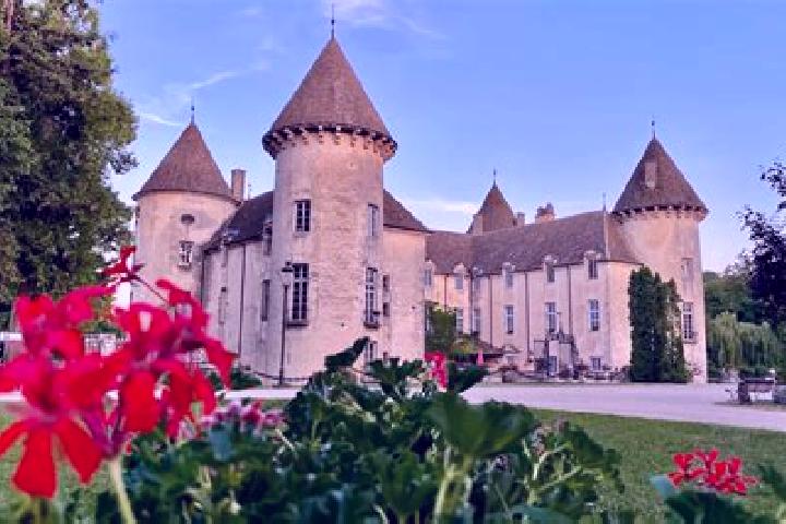 Clara, 29 — Escort in Chateau-Chinon(Campagne), France