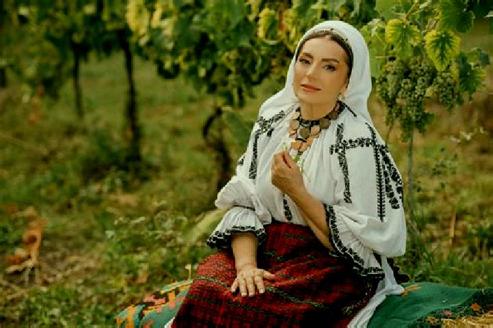 Clara, 29 — Escort in Dochia, Romania