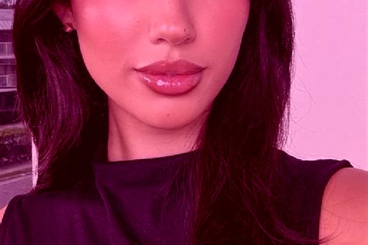 Clara, 29 — Escort in Merii Petchii, Romania