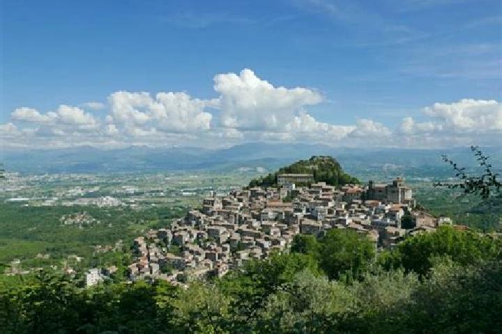 Clara, 29 — Escort in Palombara Sabina, Italy