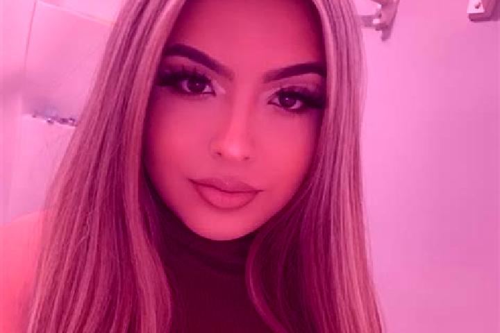 Clara, 30, a blonde brown-eyed latina companion based in Gun Barrel City. Offering Roleplay, Striptease, BDSM. Available for incall and outcall, overnight bo...