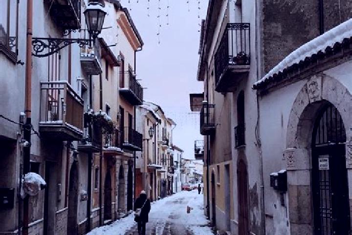 Clara, 30 — Escort in Aiello del Sabato, Italy