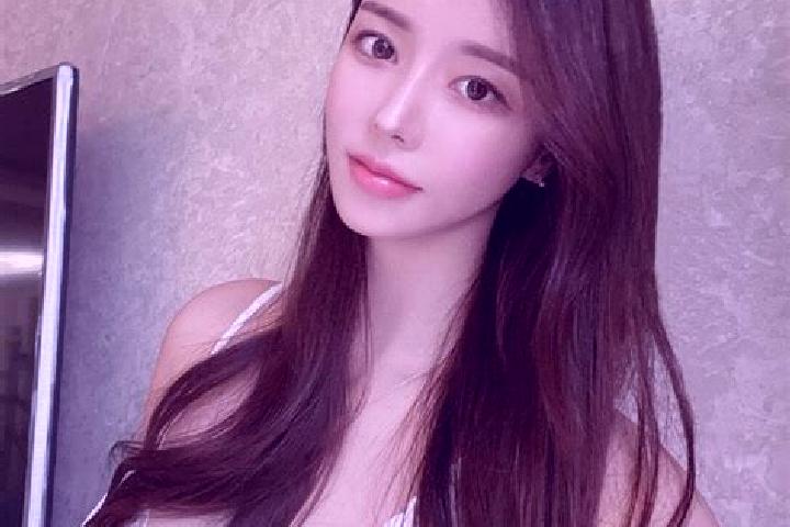 Clara, 30 — Escort in Tungoo, Indonesia
