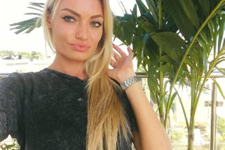 Clara, 31, a blonde hazel-eyed caribbean companion based in Courtemaiche. Offering GFE, Erotic Massage, Dinner Date, Domination. Available for incall and out...