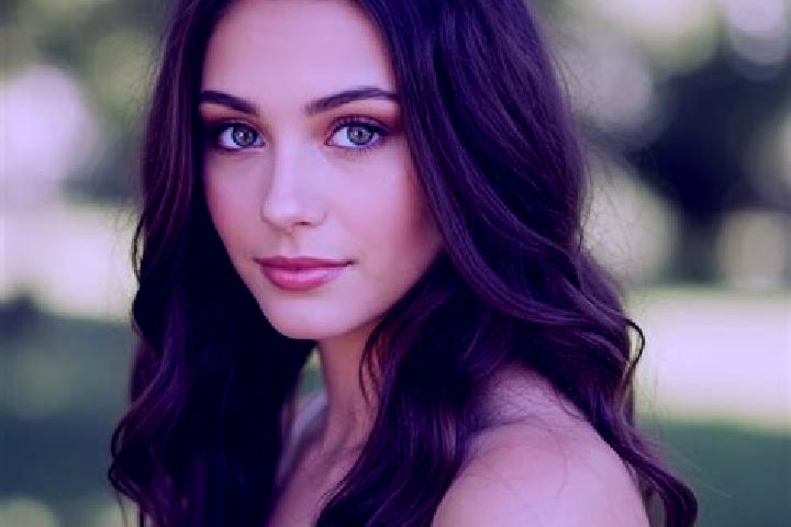 Clara, 31, a brunette hazel-eyed mediterranean companion based in Westerhorn. Offering Domination, Girlfriend Experience, Party Girl, Dinner Date, Travel Com...