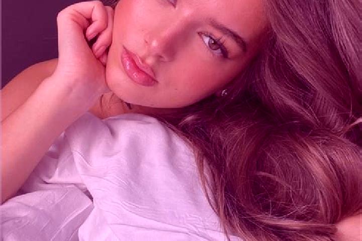 Clara, 31, a brunette hazel-eyed slavic companion based in Comallo. Offering Fetish, Party Girl, BDSM, Overnight, GFE. Available for incall and outcall, over...